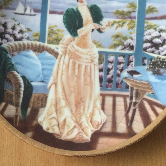 AVON president's club award plate "Mrs. Albee visits the Atlantic provinces" - Picture 4 of 5